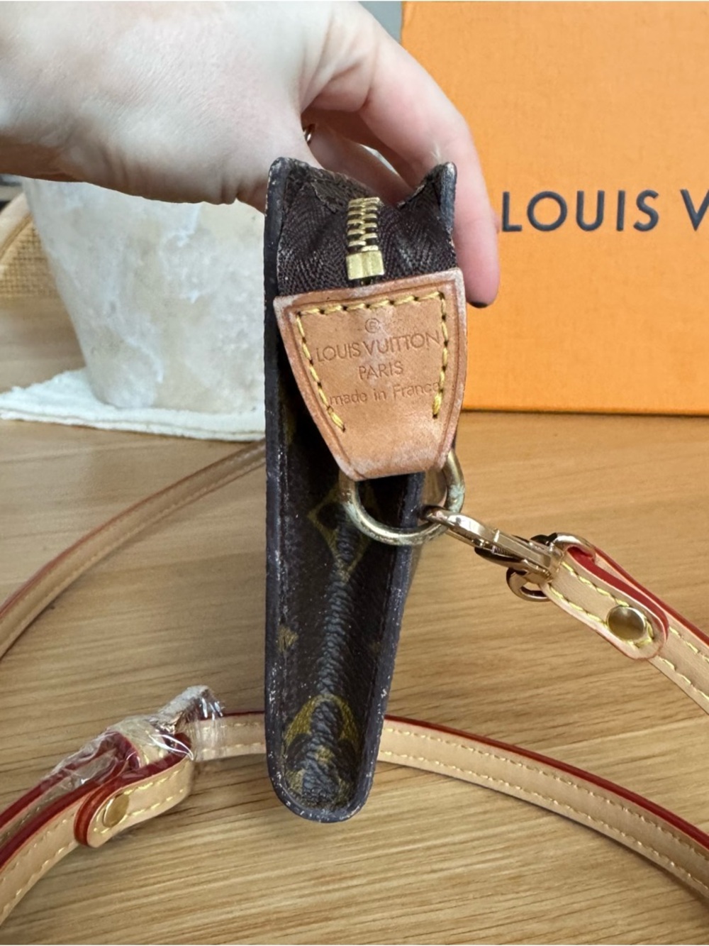 ✅AUTHENTIC✅LOUIS VUITTON CROSSBODY CLUTCH - Picture 5 of 12